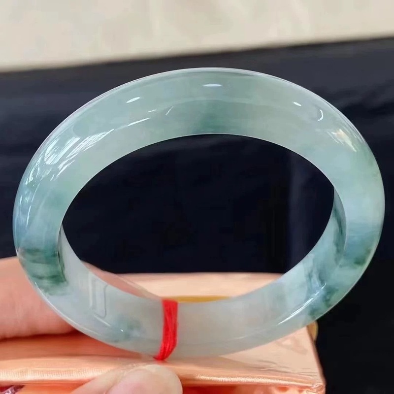 Jadeíta de Mianmar com padrões - Bracelets avaliação e preço