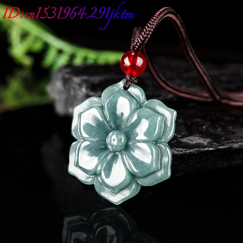 Colar com Pingente de Flor de  - Necklaces avaliação e preço