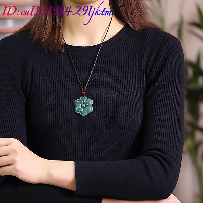 Colar com Pingente de Flor de  - Necklaces avaliação e preço