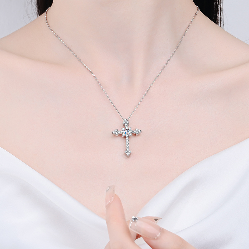 Colar com Pingente de Cruz Lio - Cross Pendant Necklace Gold avaliação e preço