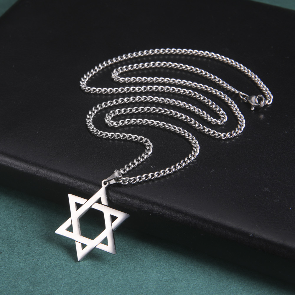 Colar com Pingente Estrela de  - Necklaces avaliação e preço